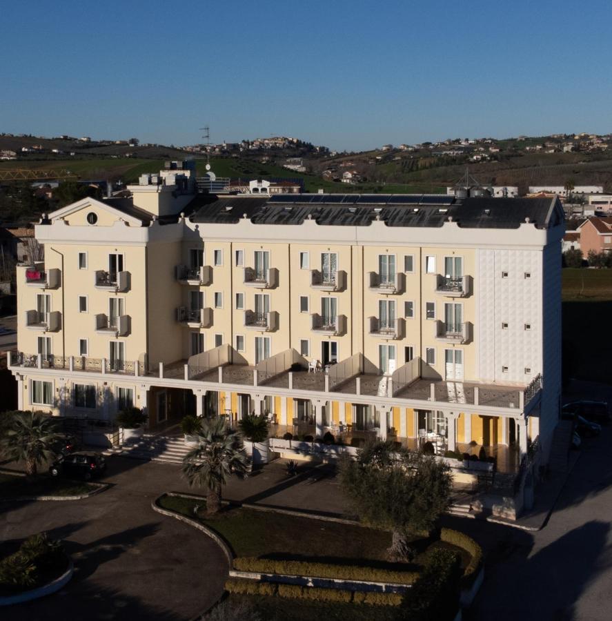 Hotel Concorde Sant'Egidio alla Vibrata Luaran gambar