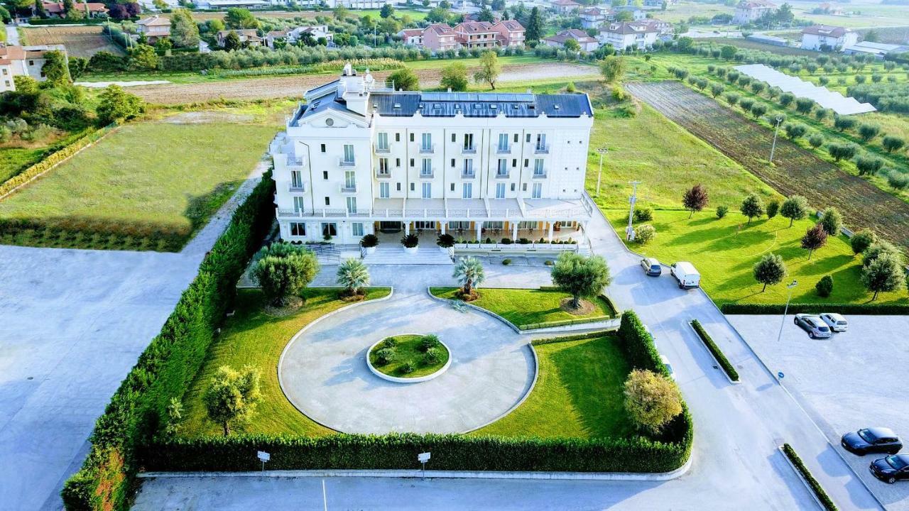 Hotel Concorde Sant'Egidio alla Vibrata Luaran gambar
